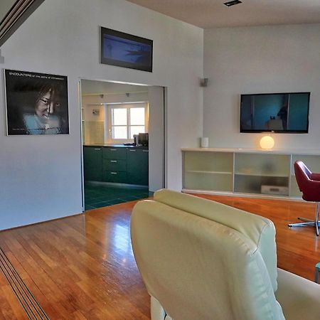 Poet Apartment リュブリャナ エクステリア 写真